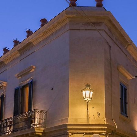 Palazzo Acquaviva - Il Giardino Sospeso Apartment Lecce Ngoại thất bức ảnh